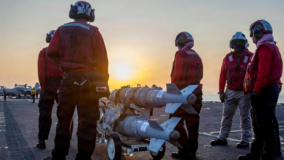 ارتش آمریکا: بیش از ۳۰۰۰ هدف متعلق به جمهوری اسلامی در یک هفته نابود شد